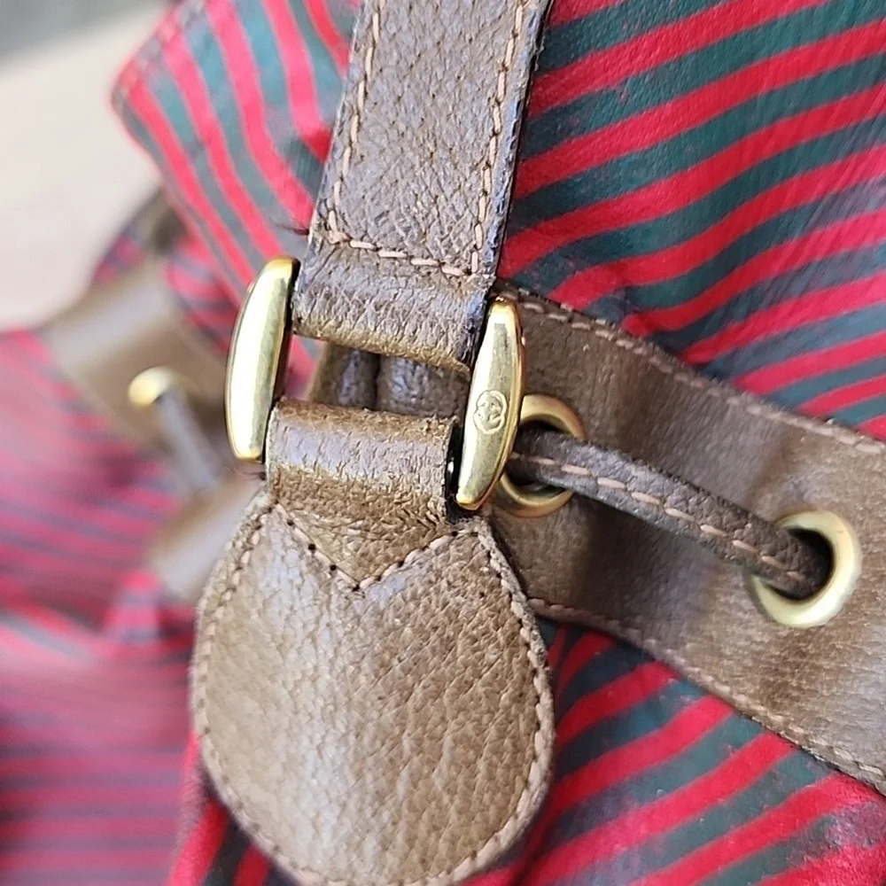 Gucci Red and Green Striped Vintage Women's Bucket Bag - Picture 11 of 16